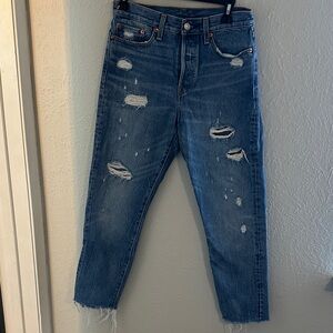 Levi's Ripped Ankle Jeans in Blue